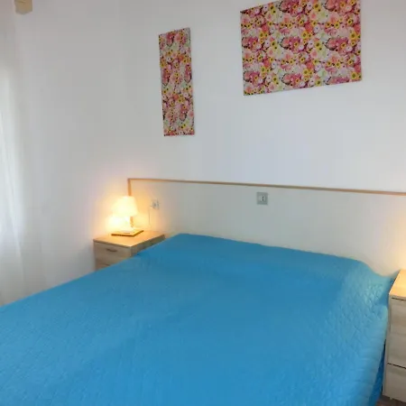 Comfy With Garden And Parking Апартаменты