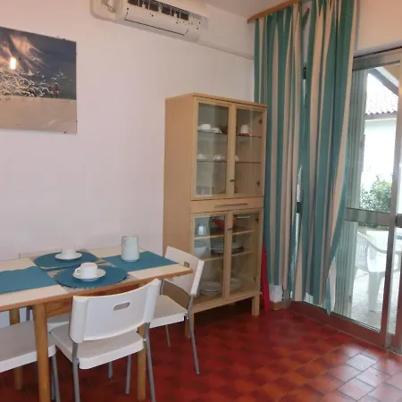 Comfy With Private Garden And Parking *