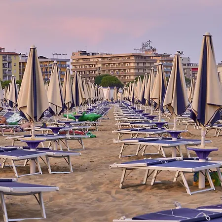 Comfy With Private Garden And Parking Bibione